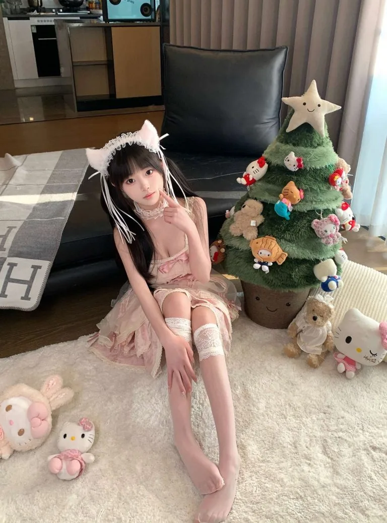 广州外围 首开幼齿小萝莉天然D杯07年162一线天馒头穴1