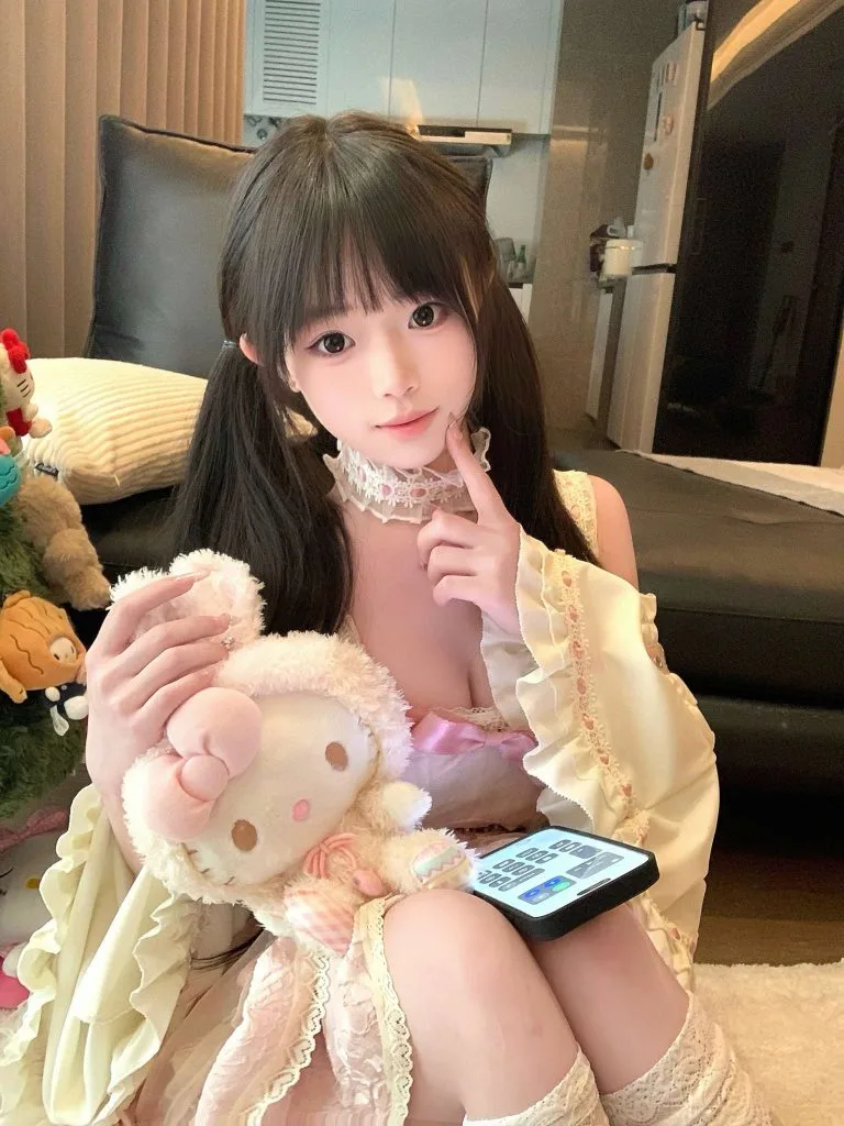 广州外围 首开幼齿小萝莉天然D杯07年162一线天馒头穴4
