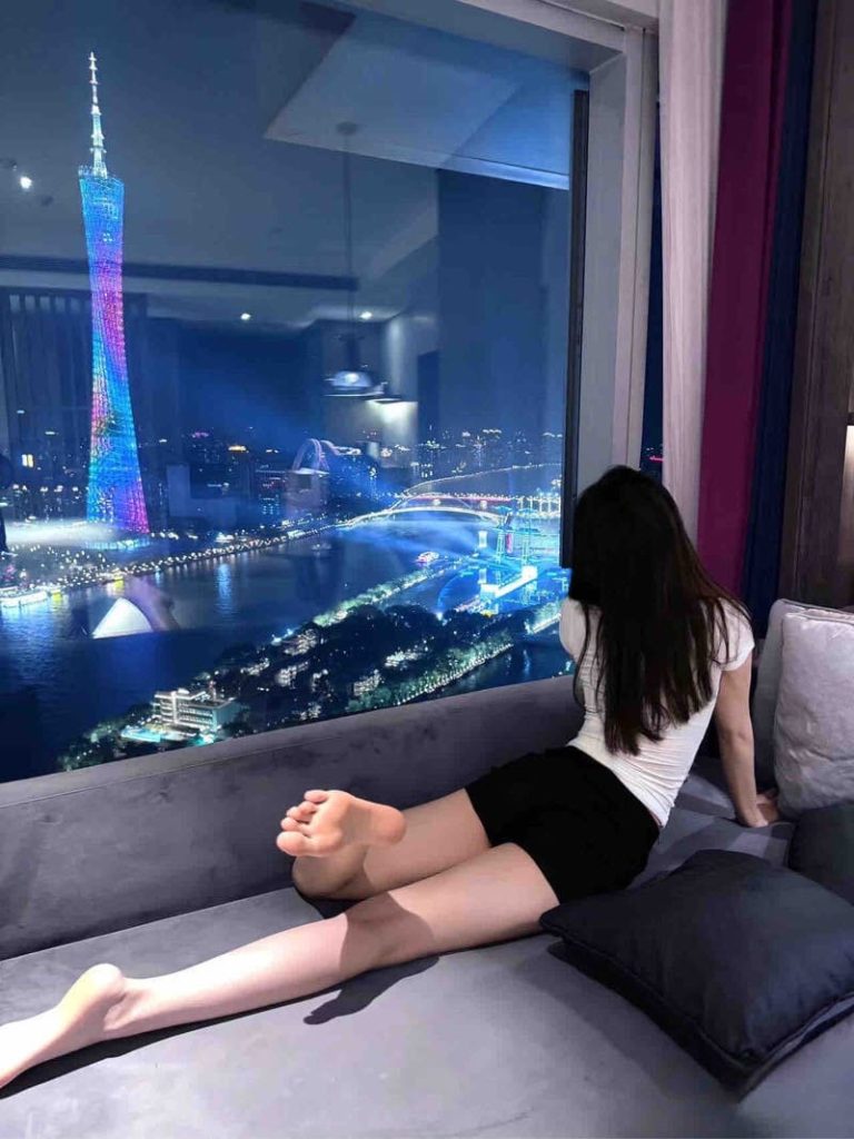 上海外围 新晋网红主播170胸D 蜂腰翘臀全身雪白S身材4