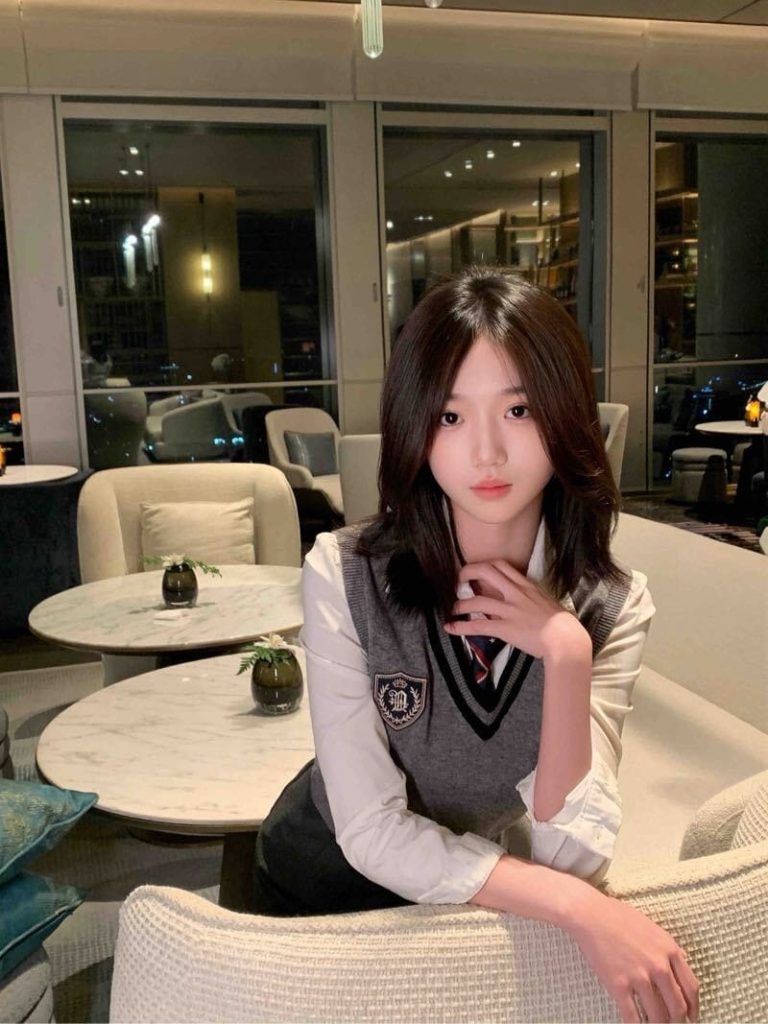 深圳外围 真实04刚破C小巧玲珑首次学生妹 jk服筷子腿2