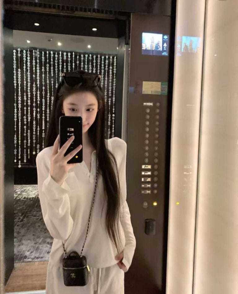 南京外围 纯欲小网红05年兼职172cm粉色小蜜桃臀