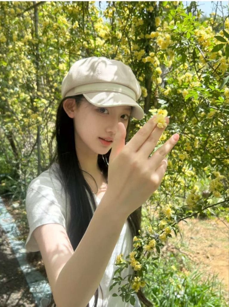 南京外围 纯欲小网红05年兼职172cm粉色小蜜桃臀