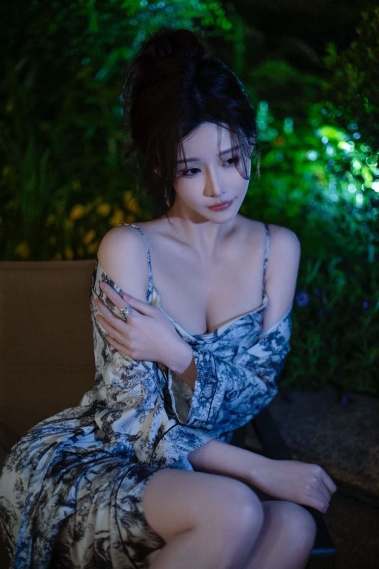 南京外围 01年身体柔软174CM可纯可欲 解锁各种姿势
