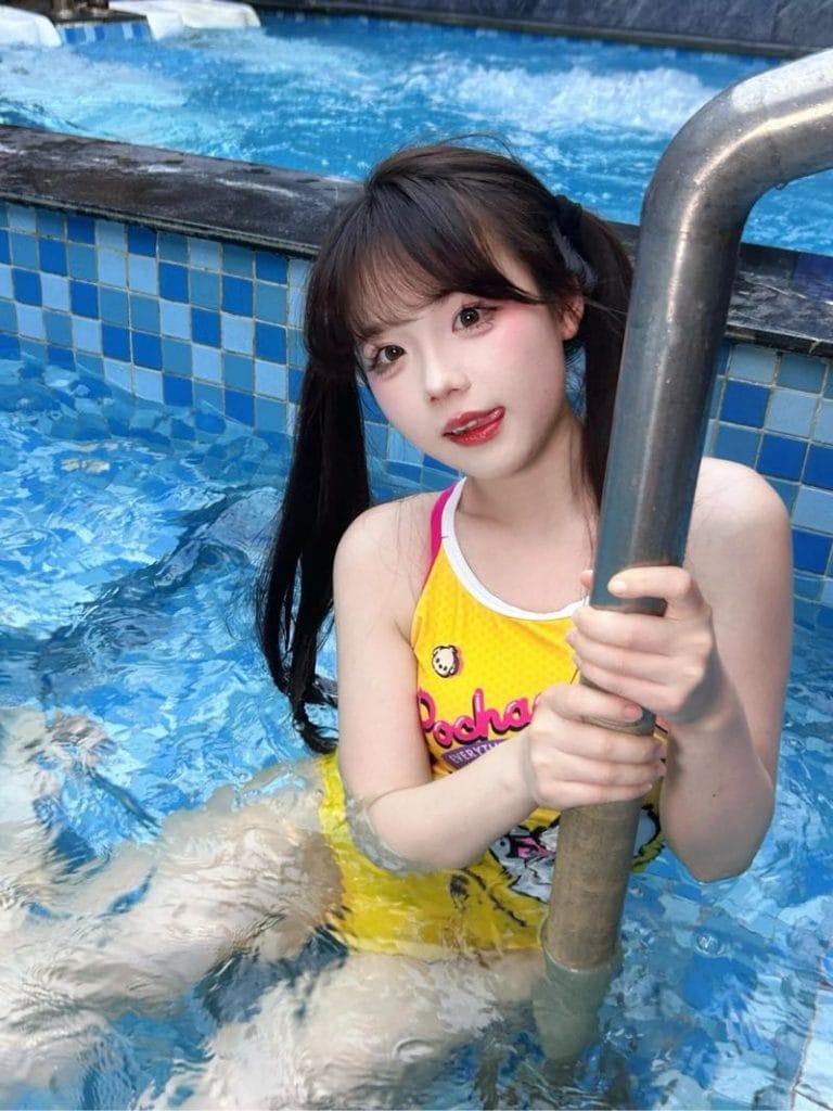 南京外围 cos小姐姐你的完美女友06年163CM 通体雪白