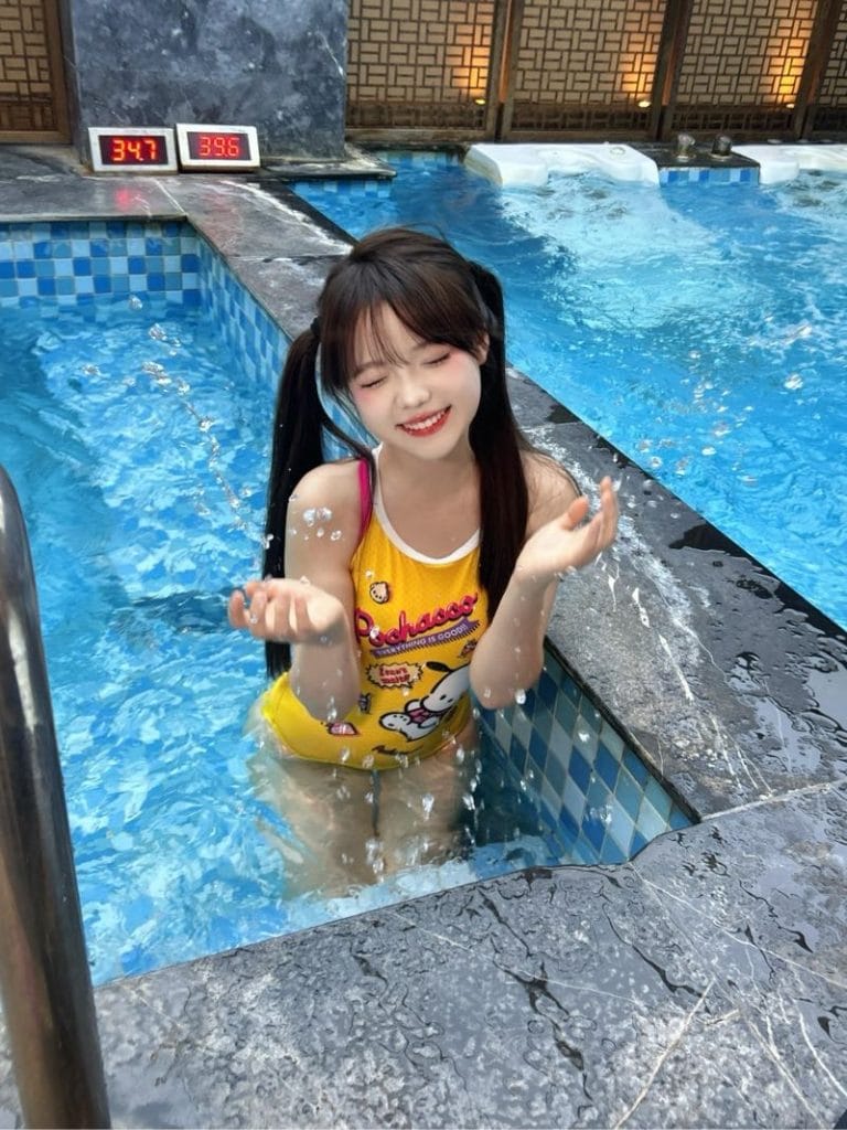 南京外围 cos小姐姐你的完美女友06年163CM 通体雪白