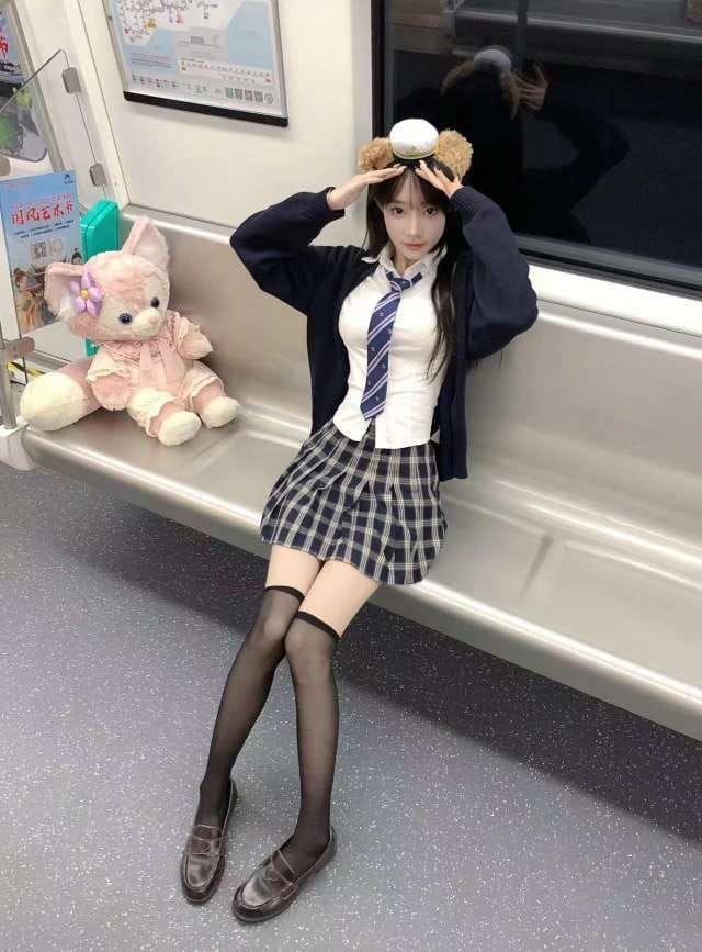 青岛外围 176小学妹JK小萝莉筷子腿84斤