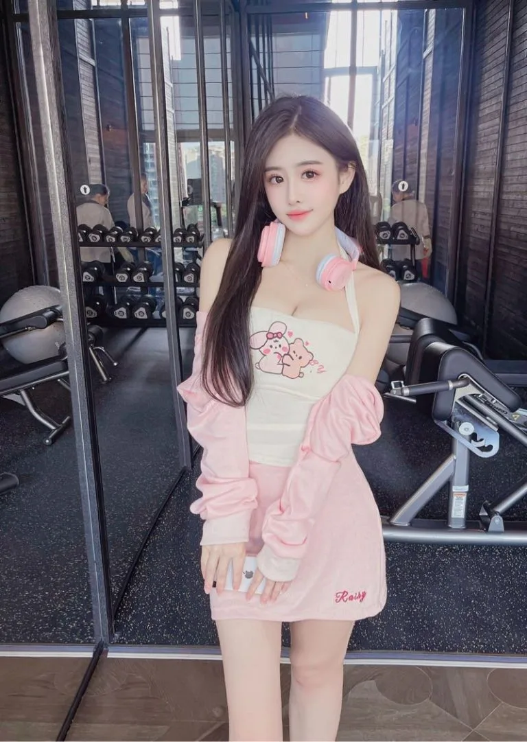 青岛外围 05年乖巧少女感165CM可盐可甜