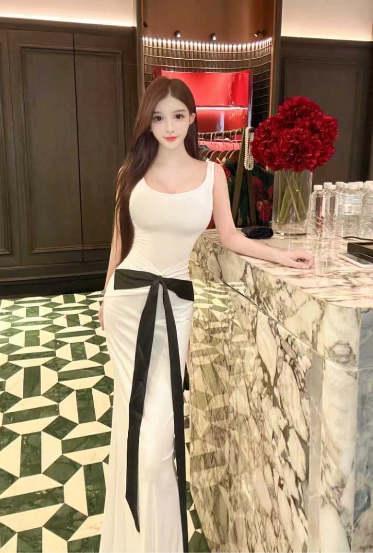 深圳外围 02年网红模特172CM前凸后翘 健身马甲线
