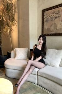 长沙外围 蕊蕊05年首次172CM修长美腿皮肤白嫩