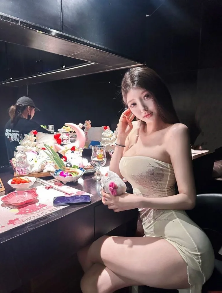 武汉外围 03年白虎完美腰臀比例178CM可甜可御