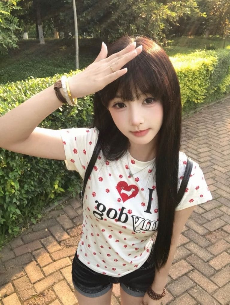 杭州外围 07年甜美萝莉天然C杯168cm 甜美少萝白小纯