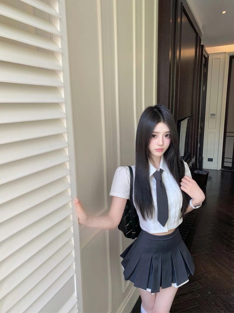杭州外围 初恋女友感04年170CM身材均匀纯天然无整