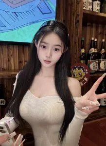 深圳外围 高白纯天花板07年176D模特身材大长腿A4腰小妖精