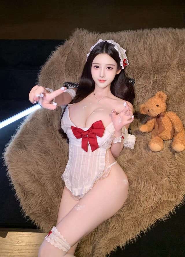 深圳外围 白嫩牛奶肌02年圈外兼职171CM筷子腿 穿着洋气超级配合