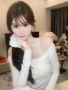 厦门外围 纯新人实习小护士兼职06年身高168CM刚破壳 三点粉一线天