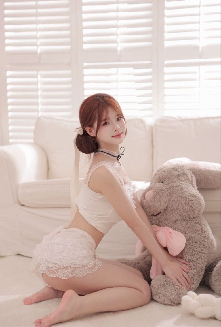 杭州外围 07年新人淡妆萝莉165CM通体雪白粉嫩 天然少女胸