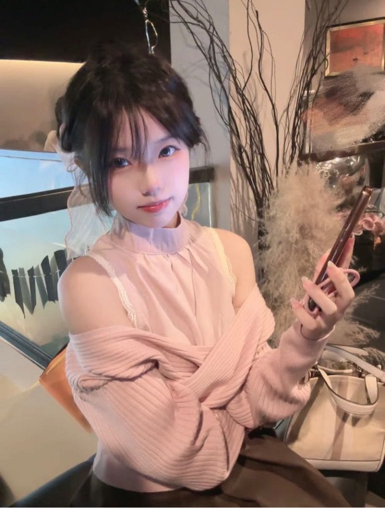杭州外围 07年白小纯165CM纯天然C杯三点粉嫩