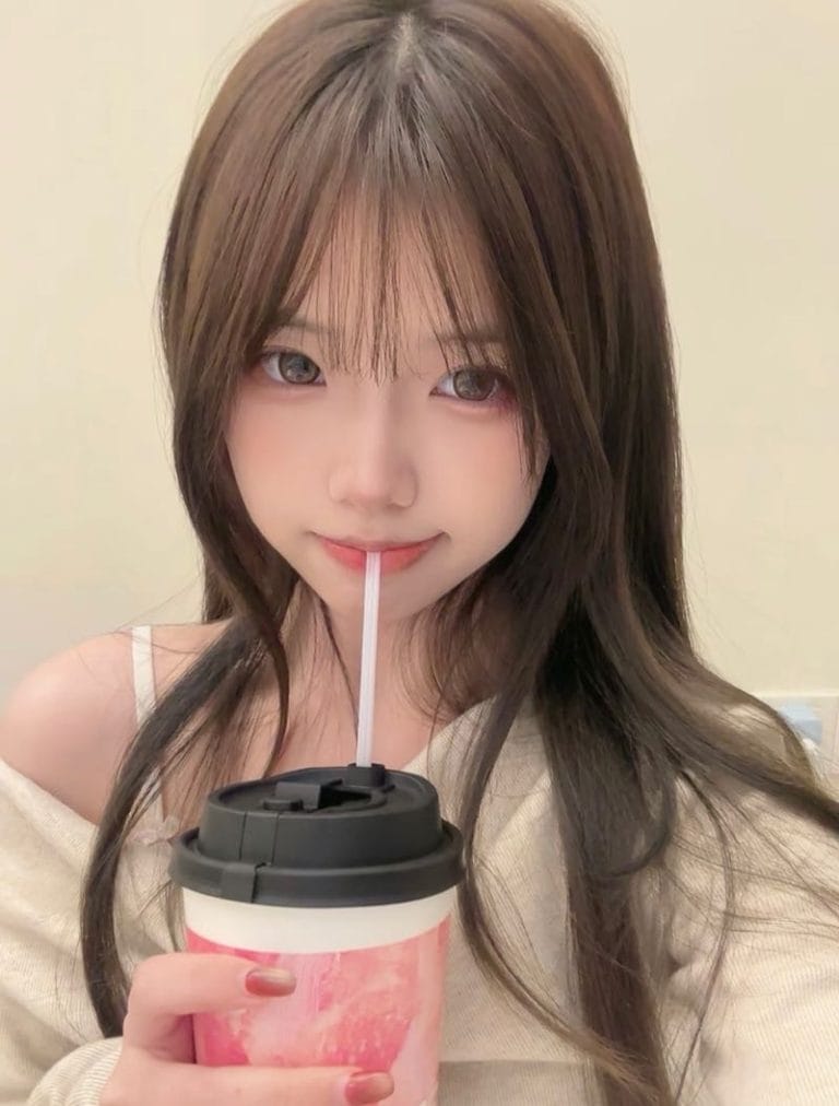 杭州外围 07年白小纯165CM纯天然C杯三点粉嫩