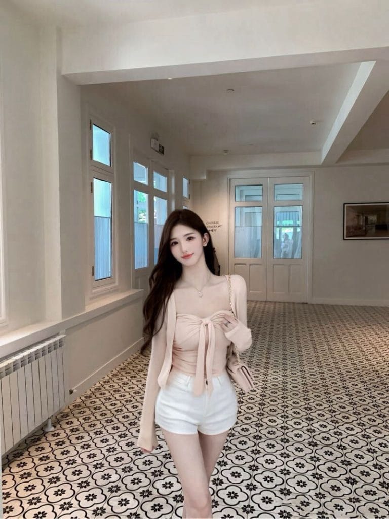 杭州外围 05年清纯邻家小甜妹174CM女友感短开C杯