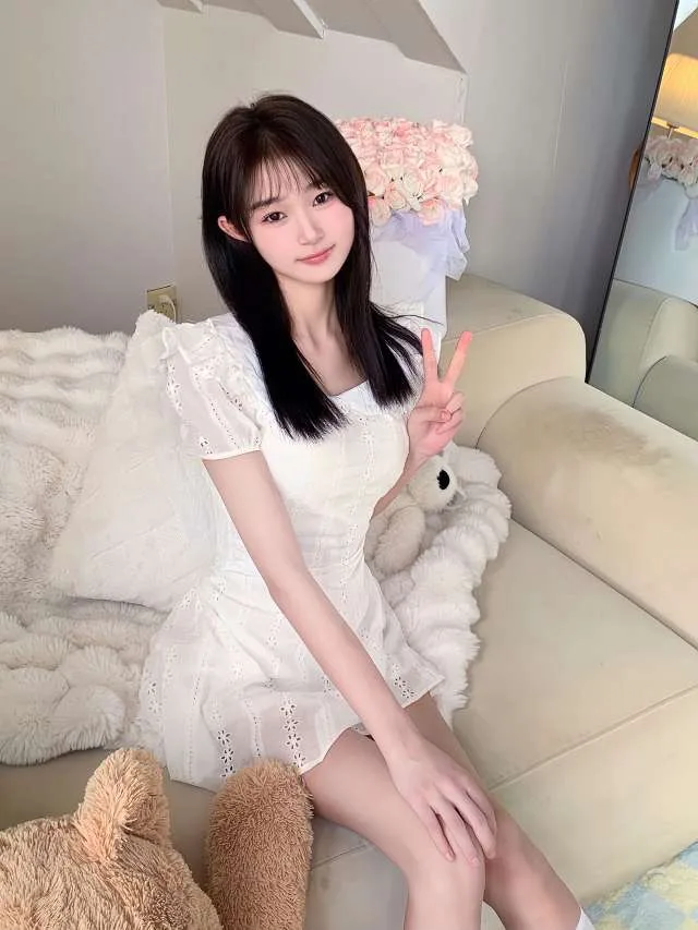 杭州外围 07年纯学生兼职身高173CM超白皙 刚破壳第一次下水