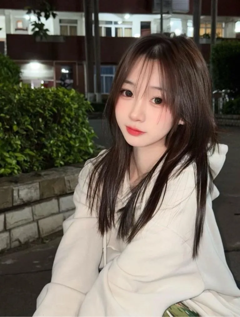 上海外围 07年JK小萝莉纯天然零整 短期兼职皮肤白嫩 三点粉