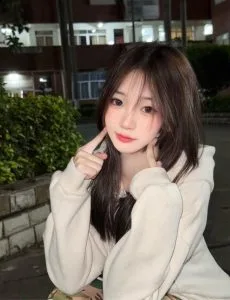 上海外围 07年JK小萝莉纯天然零整 短期兼职皮肤白嫩 三点粉