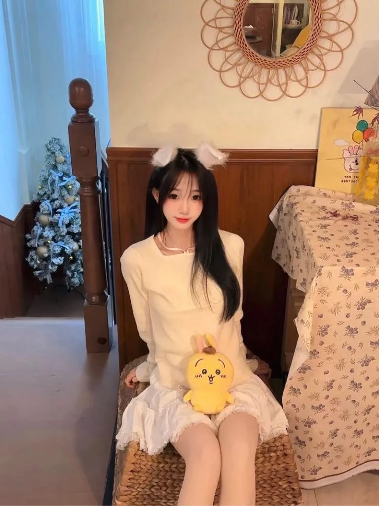 上海外围 07年JK小萝莉纯天然零整 短期兼职皮肤白嫩 三点粉