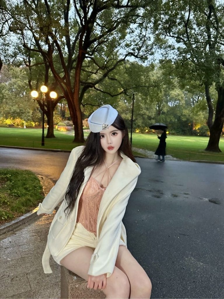 杭州外围 179E网拍签约模特 03年专业舞蹈生身材三围比例完美
