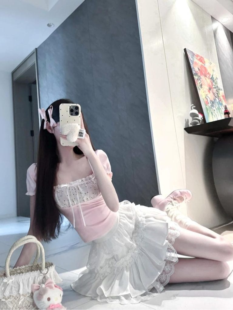 杭州外围 极品嫩汁03年纯欲少女80斤初恋的感觉 纯天然C杯小甜妹