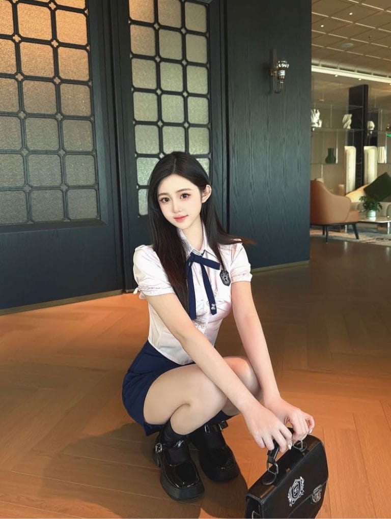 深圳外围 06年少数民族清纯小学妹 166天然C杯长相甜美性格开朗