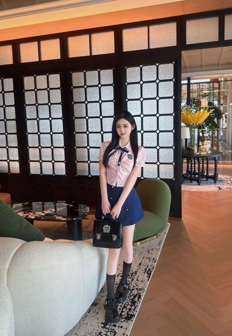 深圳外围 06年少数民族清纯小学妹 166天然C杯长相甜美性格开朗