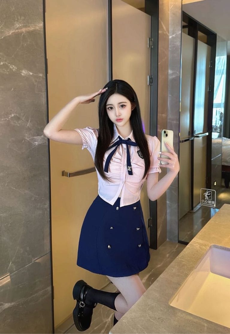 深圳外围 06年少数民族清纯小学妹 166天然C杯长相甜美性格开朗