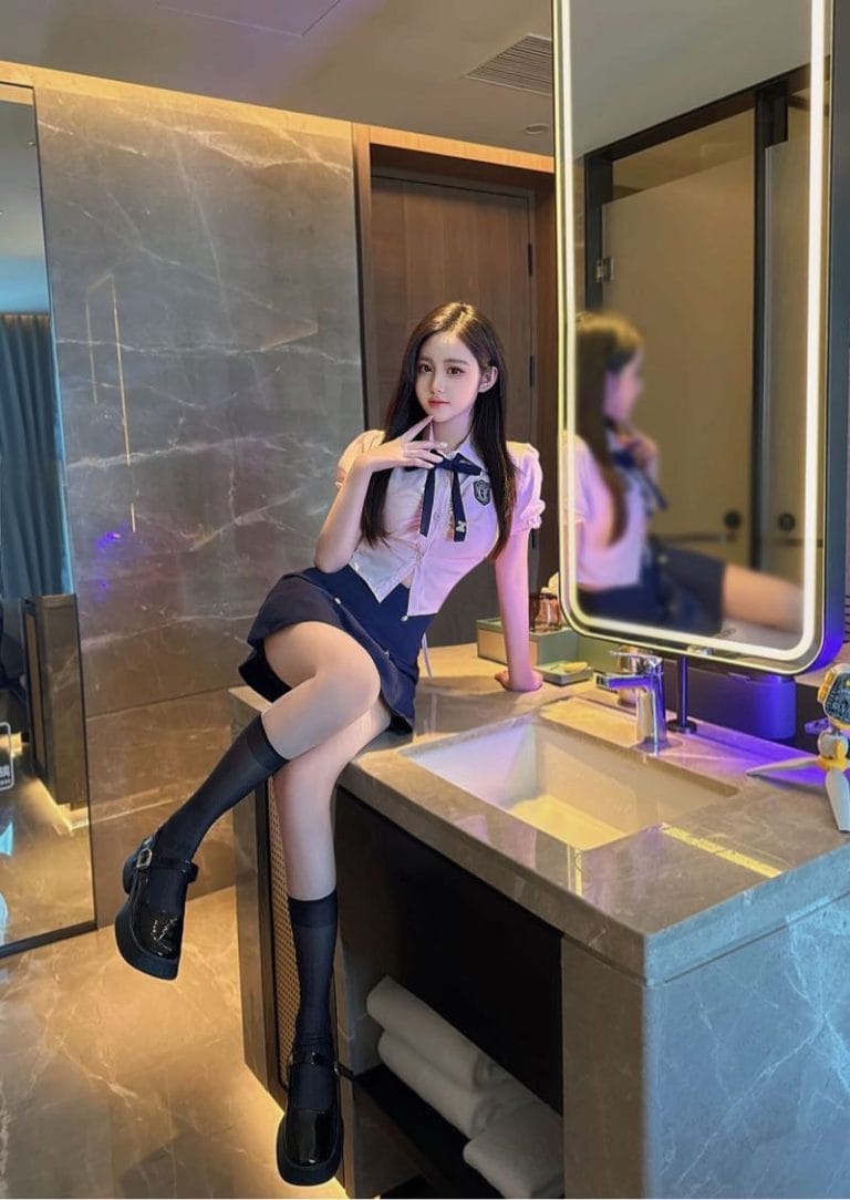 深圳外围 06年少数民族清纯小学妹 166天然C杯长相甜美性格开朗