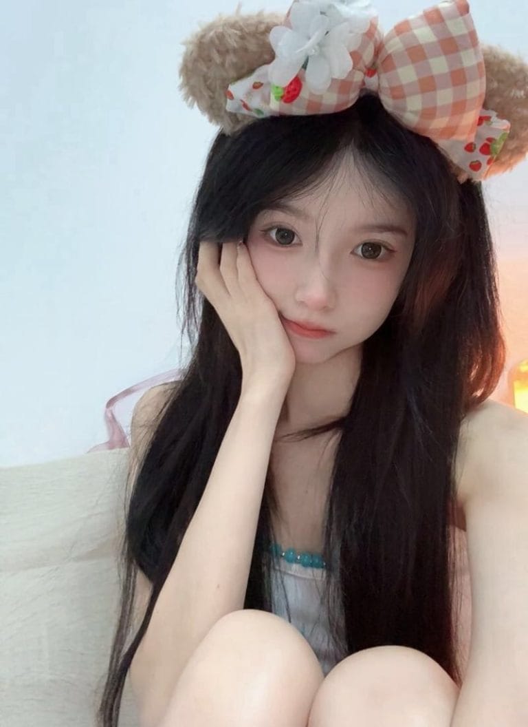 上海外围 纯纯新人初次下水 07年白小纯身高170CM肤白貌美腿长