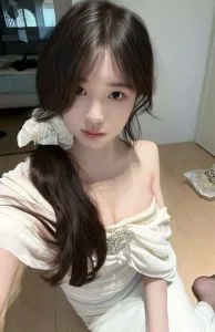 上海外围 纯天然白小纯06年166/D全身皮肤白皙光滑 妈生脸无风尘味