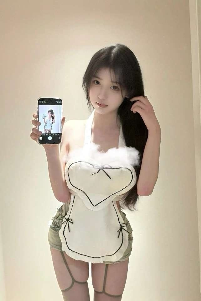 上海外围 纯天然白小纯06年166/D全身皮肤白皙光滑 妈生脸无风尘味