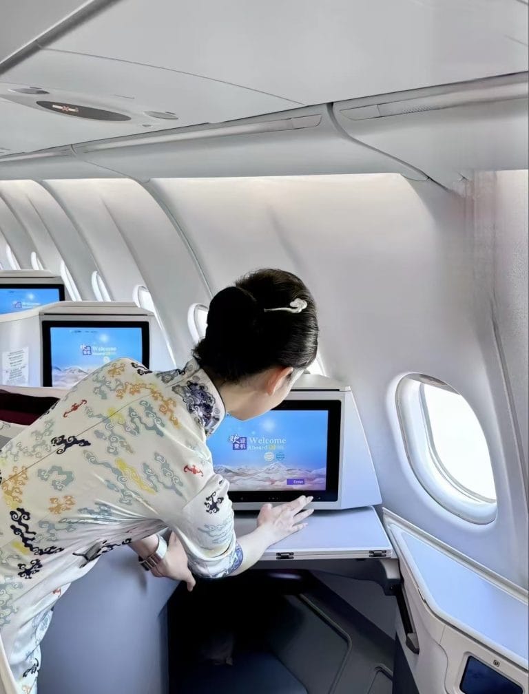 深圳外围 海航最美在飞空姐170真实大E佛系兼职 牛奶肌白的发光