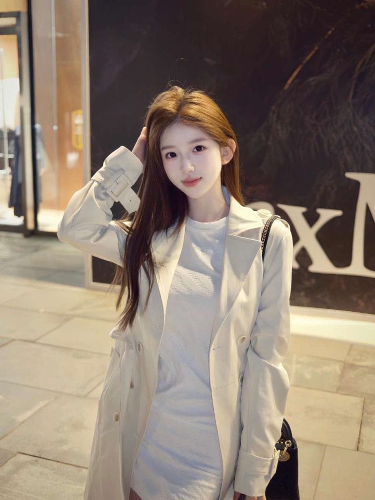 郑州外围 172/C学生高白纯皮肤雪白 04年天然无整你的初恋女友款