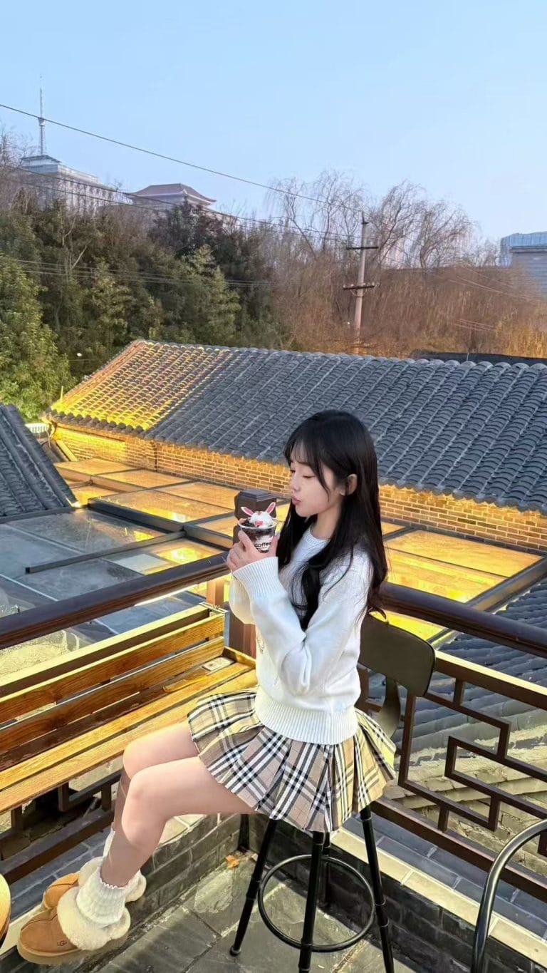 上海外围 06年纯情小甜妹167cm身材匀称细腰翘臀 皮肤超白嫩无纹身