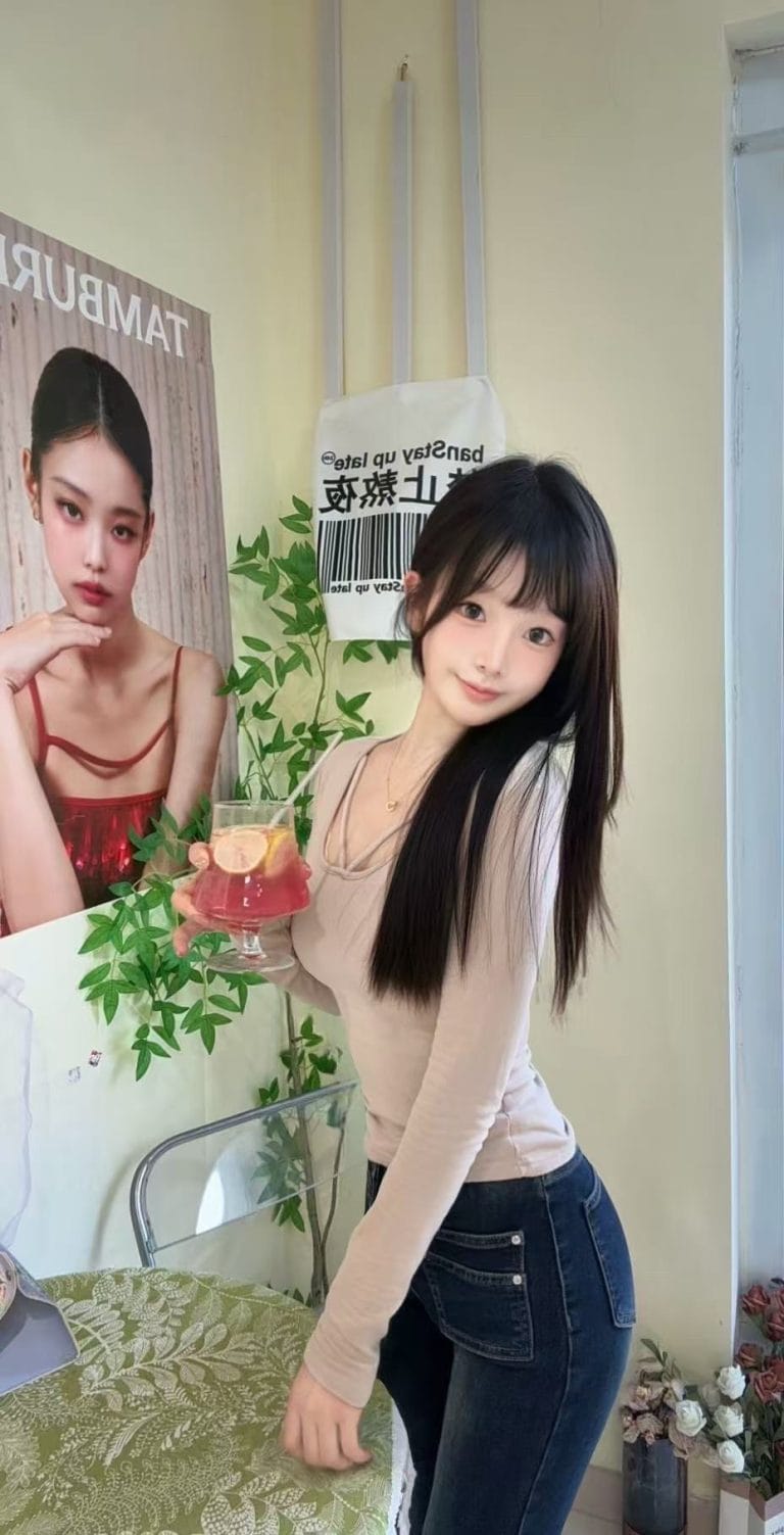 上海外围 06年纯情小甜妹167cm身材匀称细腰翘臀 皮肤超白嫩无纹身