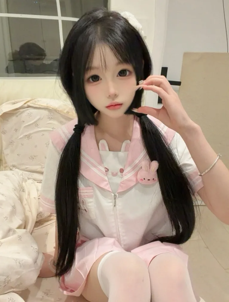 上海外围 首开新人小萝莉06年在校学生短暂兼职 全身0整纯天然
