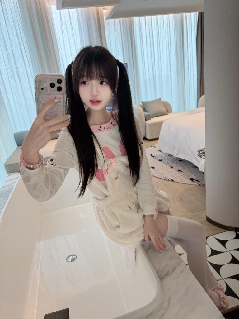 北京外围 08年萝莉小甜妹166/C三点粉 白幼瘦小巧玲珑款乖巧可爱