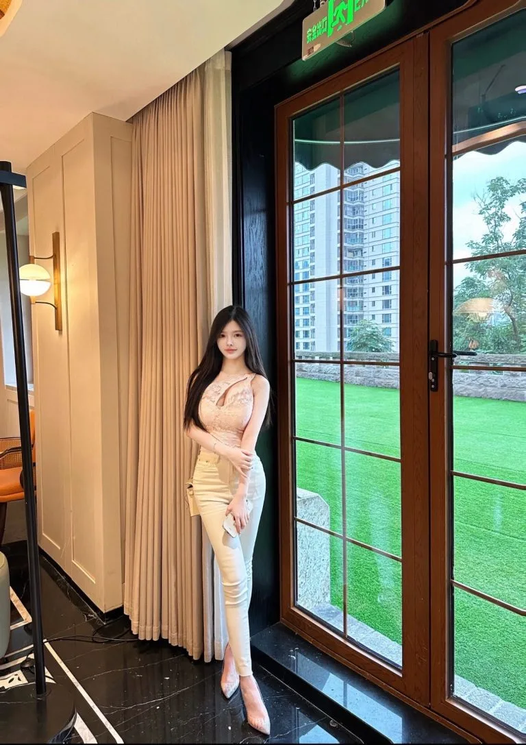 苏州外围 大蜜御姐巨胸巨臀00年168/E没纹身 身材完美皮肤白嫩只外出