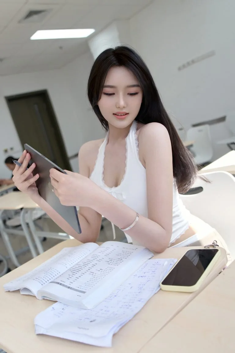 北京外围 山东女孩07年大一学生刚下氵性格超级好 172/D身材很棒